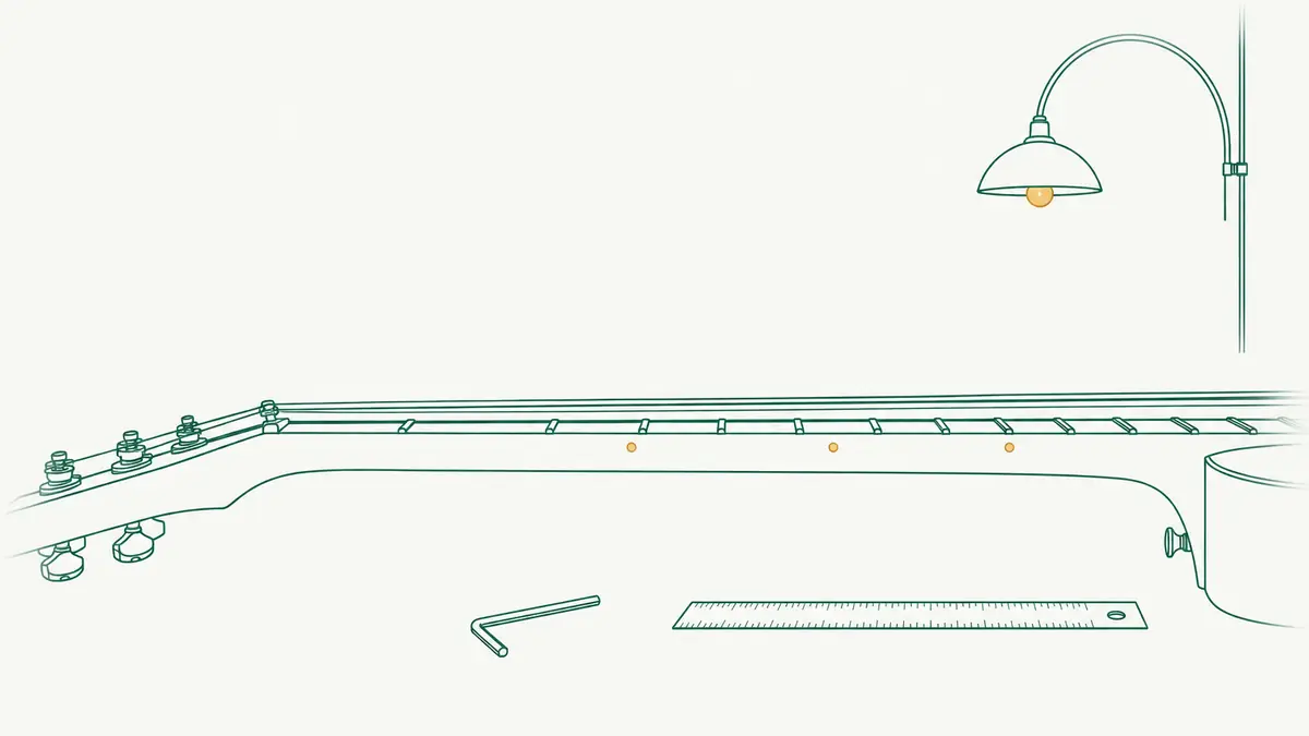 Illustrazione di una chitarra sul banco di un piccolo laboratorio con la porta aperta su una piazza salentina, attrezzi di liuteria e luce di fine giornata