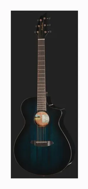 Breedlove Rainforest S Concert Papillon, cassa vista di fronte, scatto 2