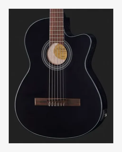 Gewa Student Cedar Black 4/4, cassa vista di fronte, scatto 4