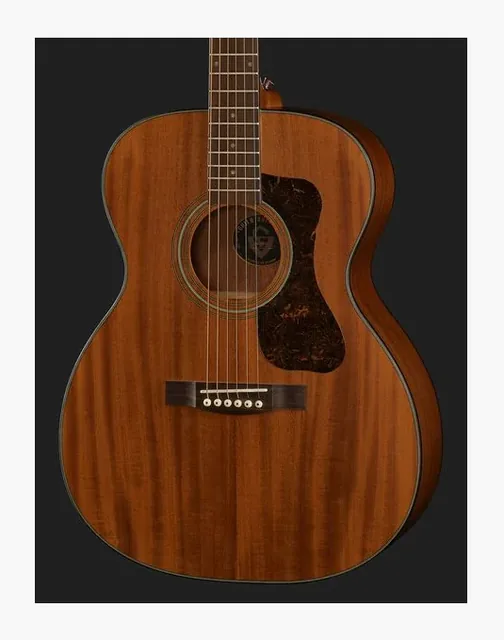 Guild OM-320 Nat, cassa vista di fronte, scatto 4