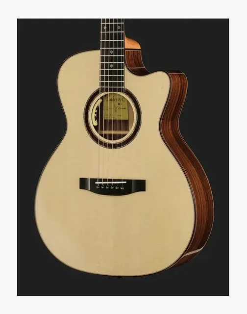 Lakewood M-32 CP Deluxe, cassa vista di fronte, scatto 4