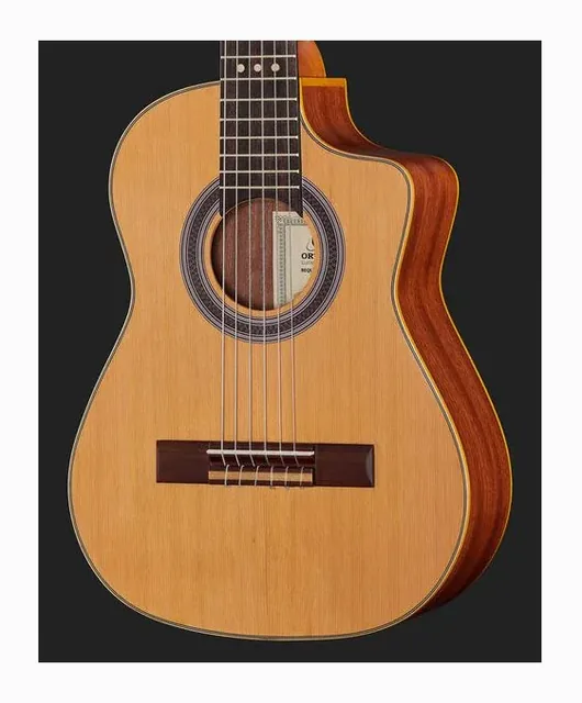 Ortega RQC25 Requinto, cassa vista di fronte, scatto 4