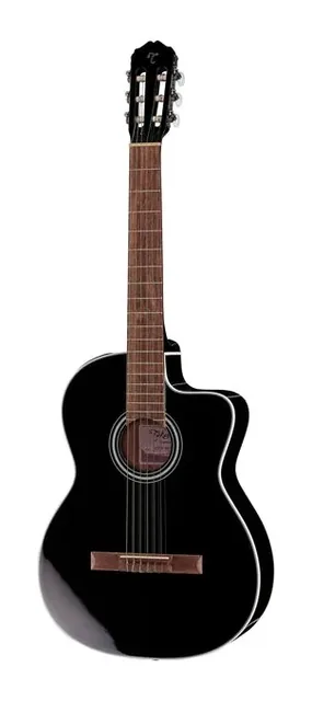 Takamine GC2CE BLK Classical di fronte su sfondo neutro