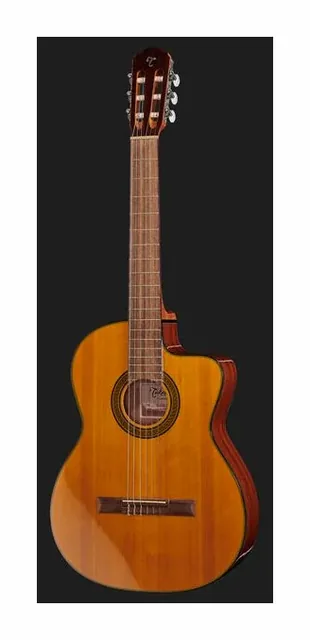 Takamine GC3CE Natural, buca e rosetta, scatto 2