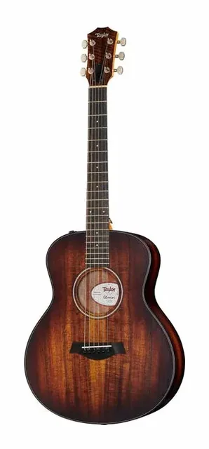 Taylor GS Mini-e Koa Plus su sfondo neutro